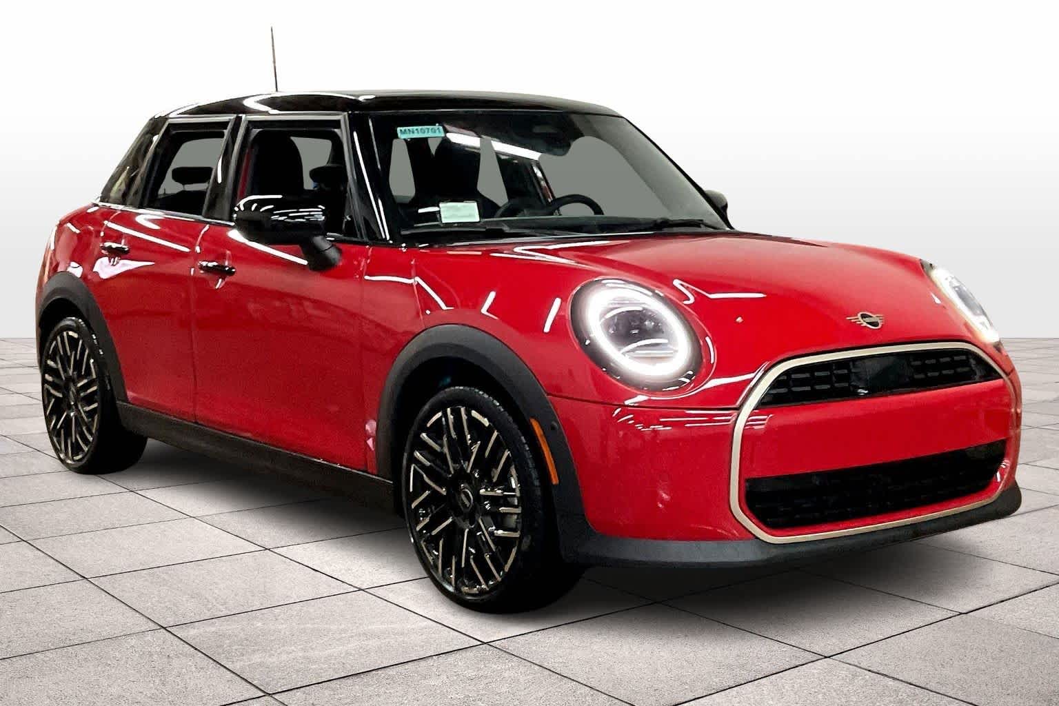 2025 Mini Cooper 4 Door Hardtop photo 2