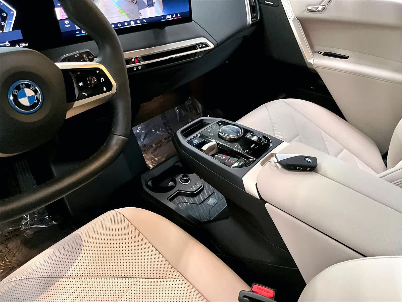 2025 BMW iX 50 - Photo 16