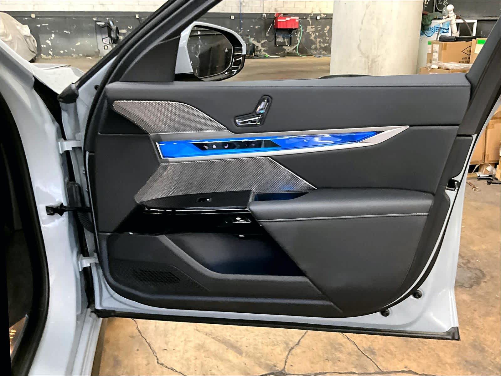 2025 BMW 7 Series 760i - Photo 24