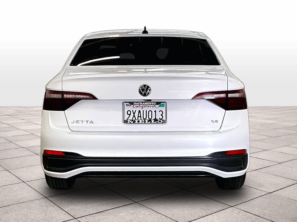 Used 2024 Volkswagen Jetta SE Auto