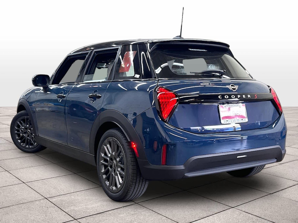 New 2027 MINI 4 Door Signature Plus FWD
