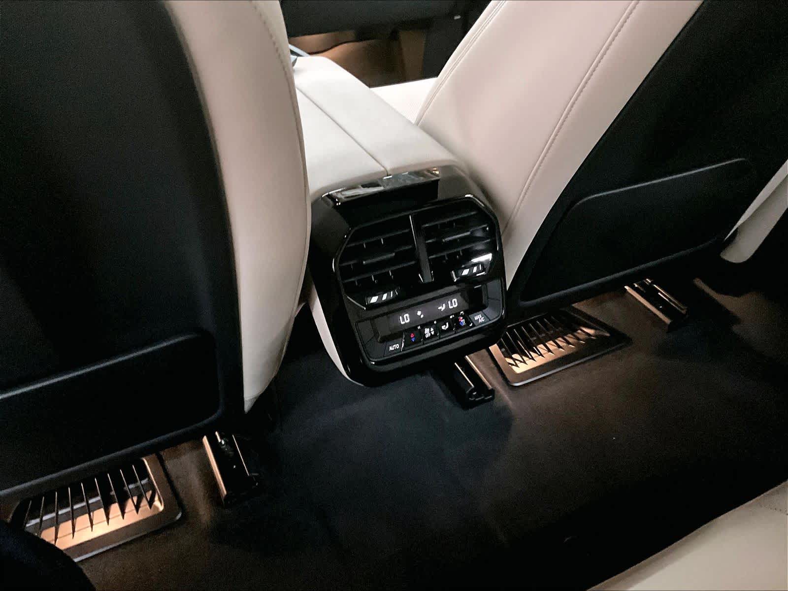 2025 BMW iX 50 - Photo 33
