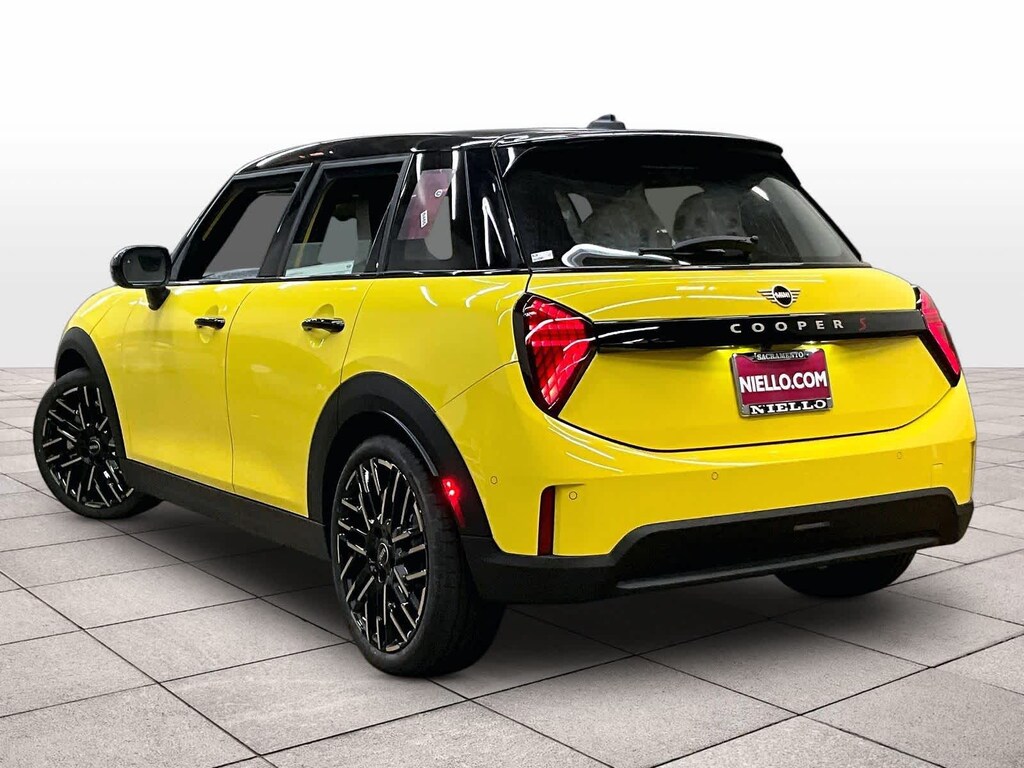 New 2026 MINI 4 Door Signature Plus FWD