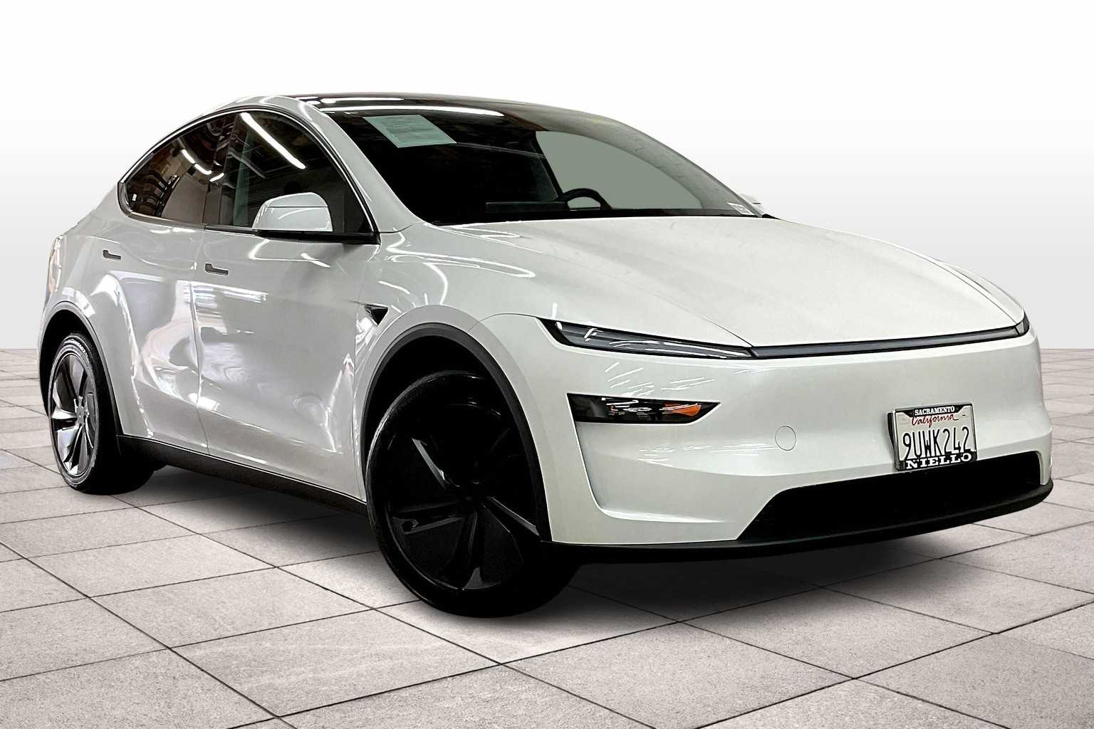 2026 Tesla Model Y Long Range photo 2