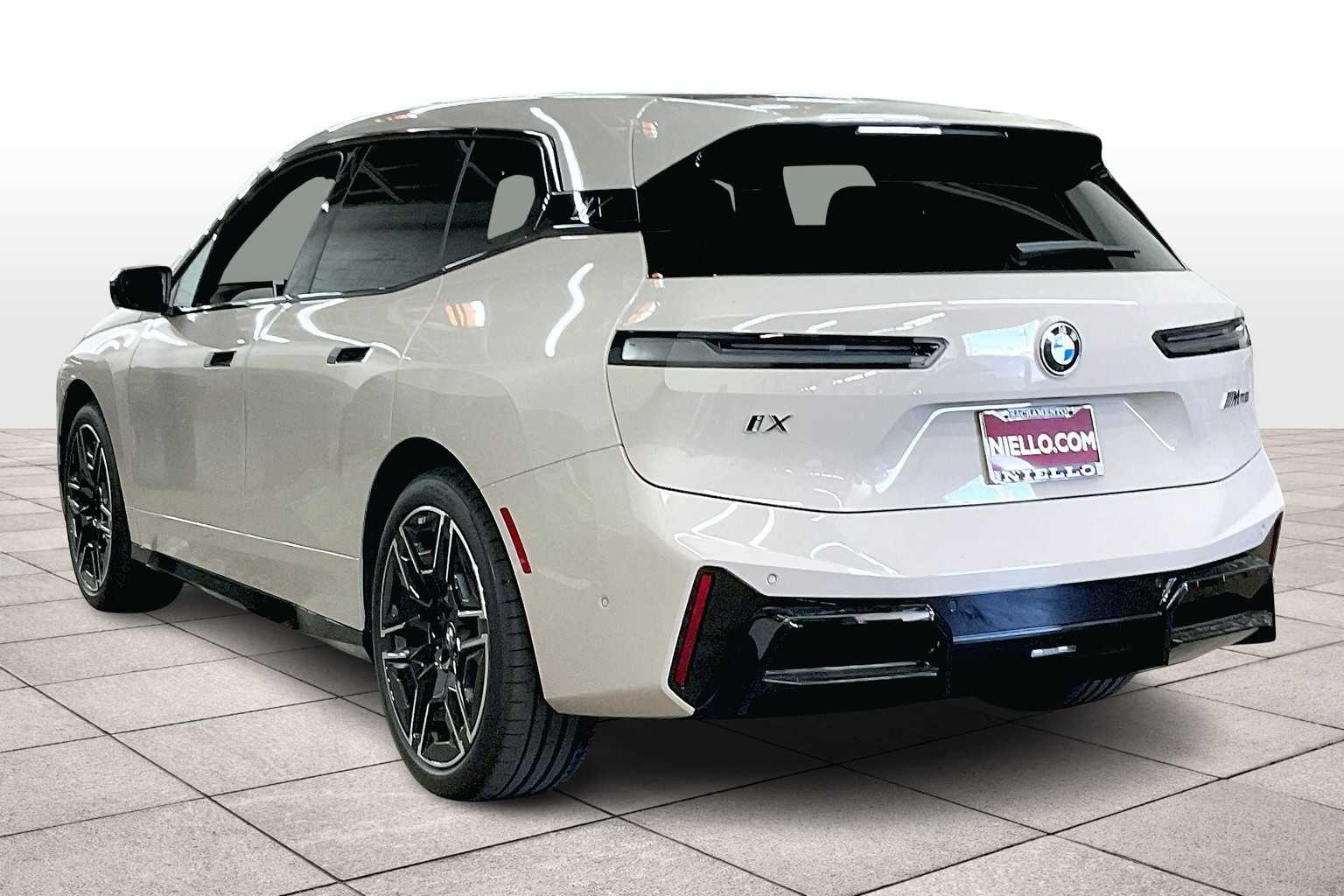 2026 Bmw iX iX M70 photo 3