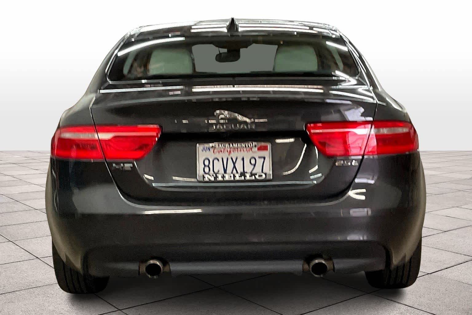 2017 Jaguar XE Premium photo 4