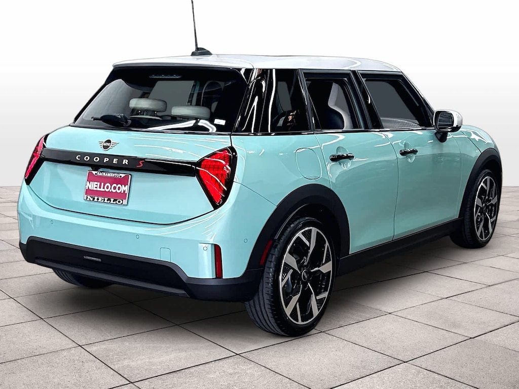 New 2026 MINI 4 Door Signature Plus FWD