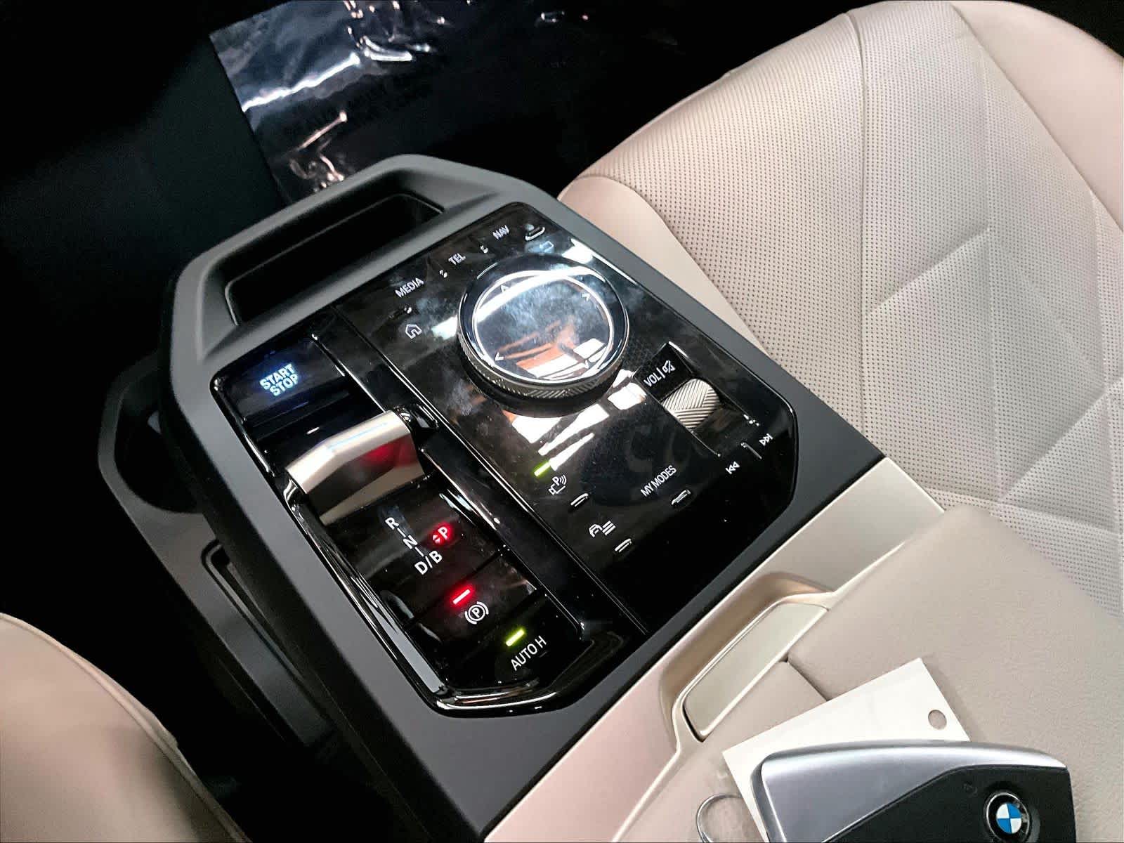2025 BMW iX 50 - Photo 34