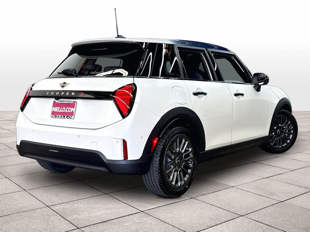 New 2026 MINI 4 Door Signature Plus FWD