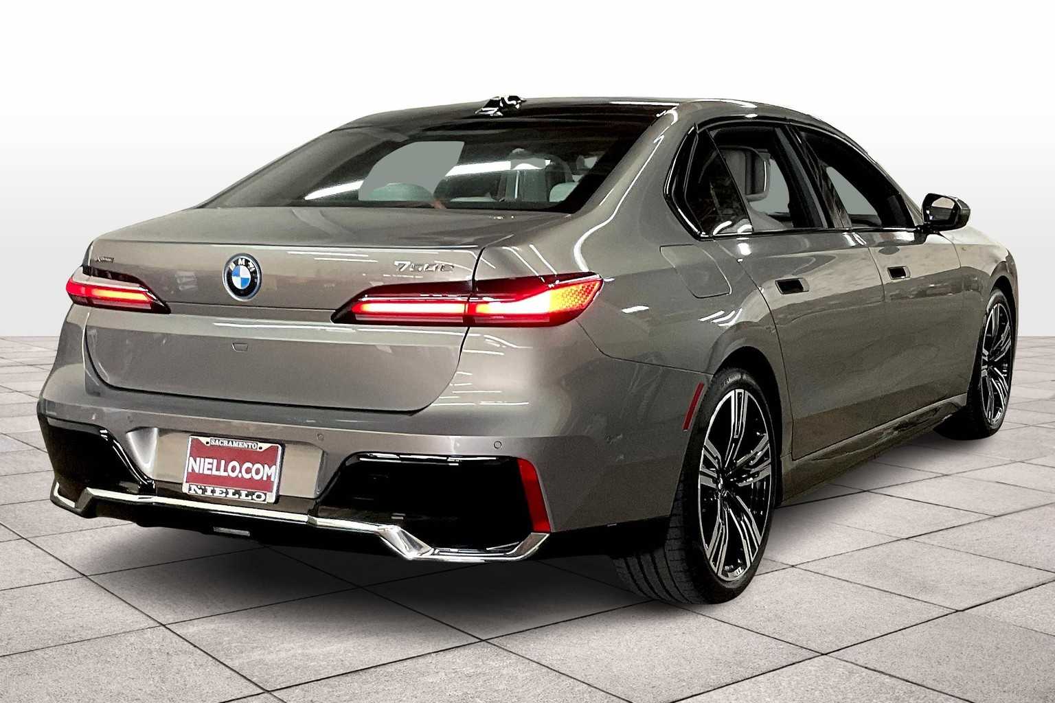 2026 Bmw 750e photo 4