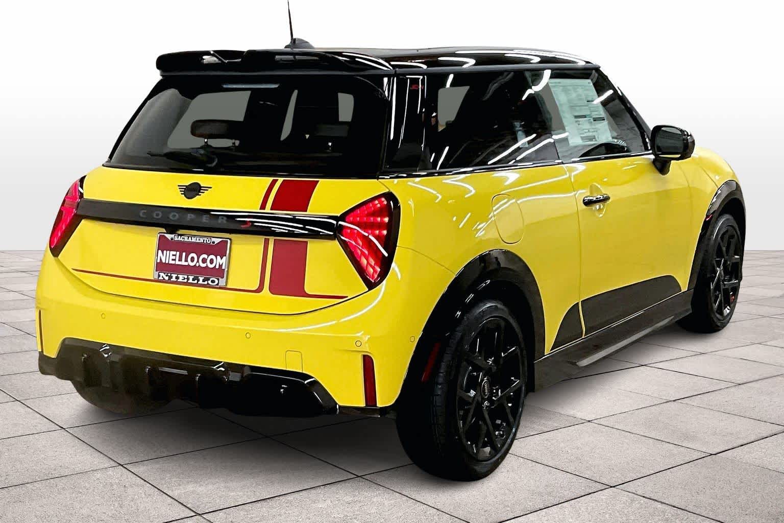 2026 Mini Cooper Hardtop S photo 4
