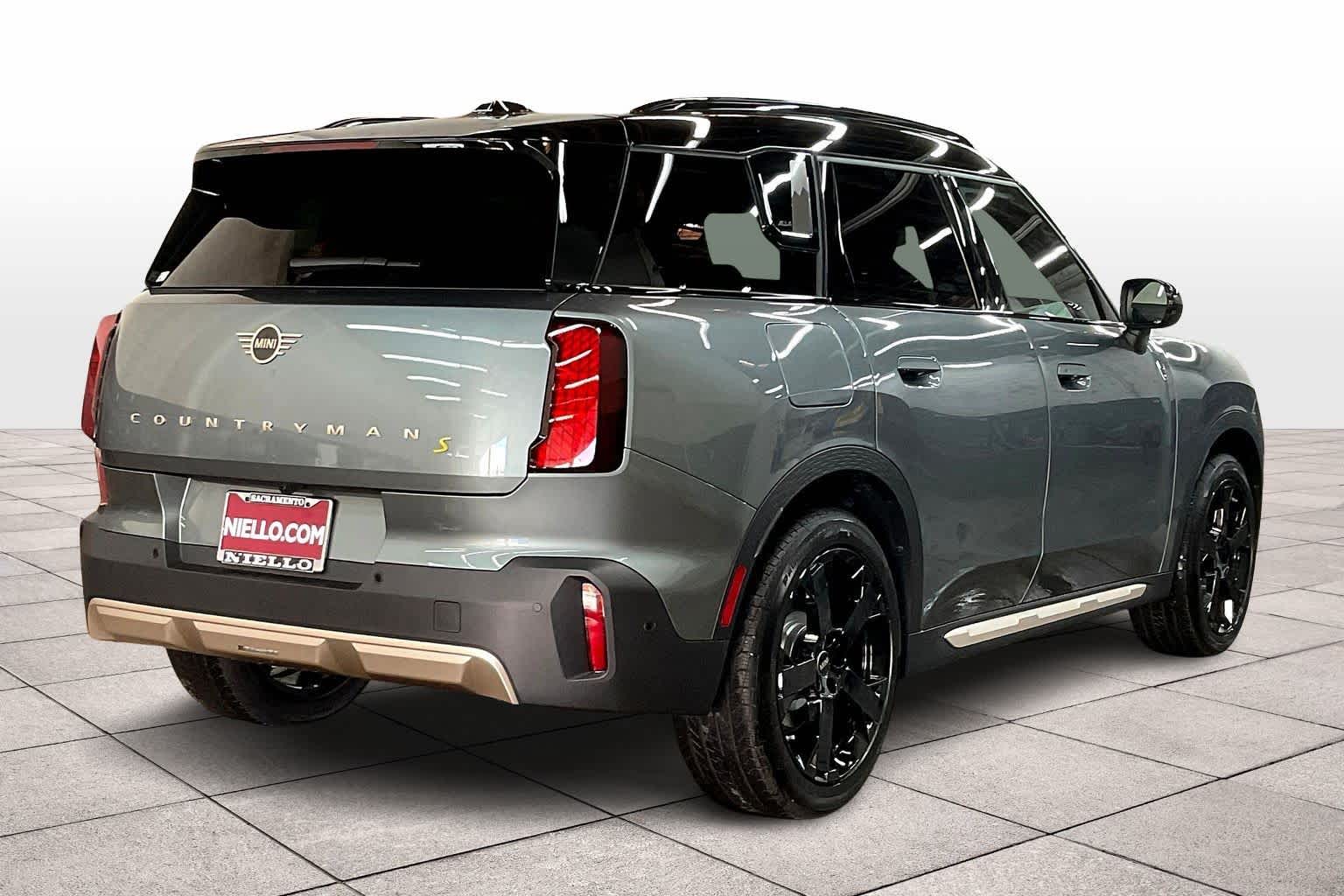 2025 Mini Countryman SE ALL4 photo 2