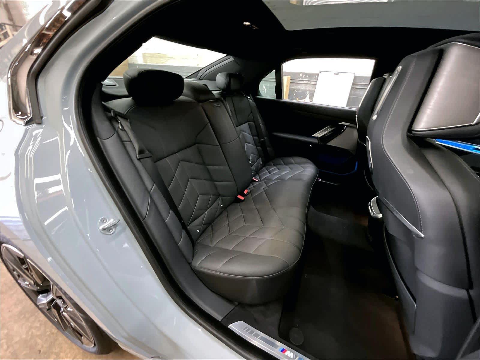 2025 BMW 7 Series 760i - Photo 27