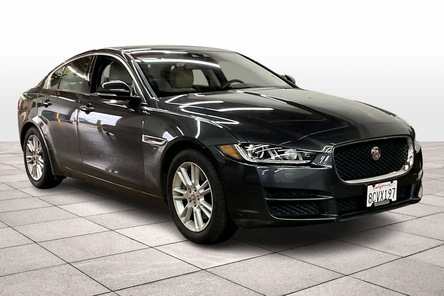 2017 Jaguar XE Premium photo 2