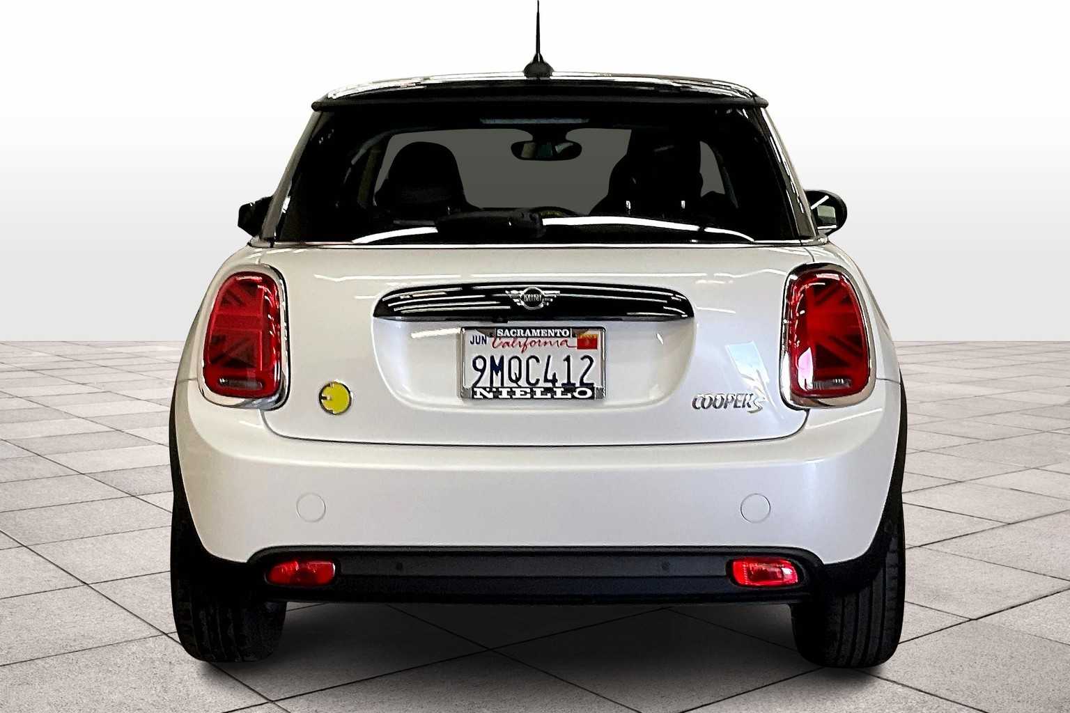 2024 Mini Cooper 2 Door Hardtop SE photo 3