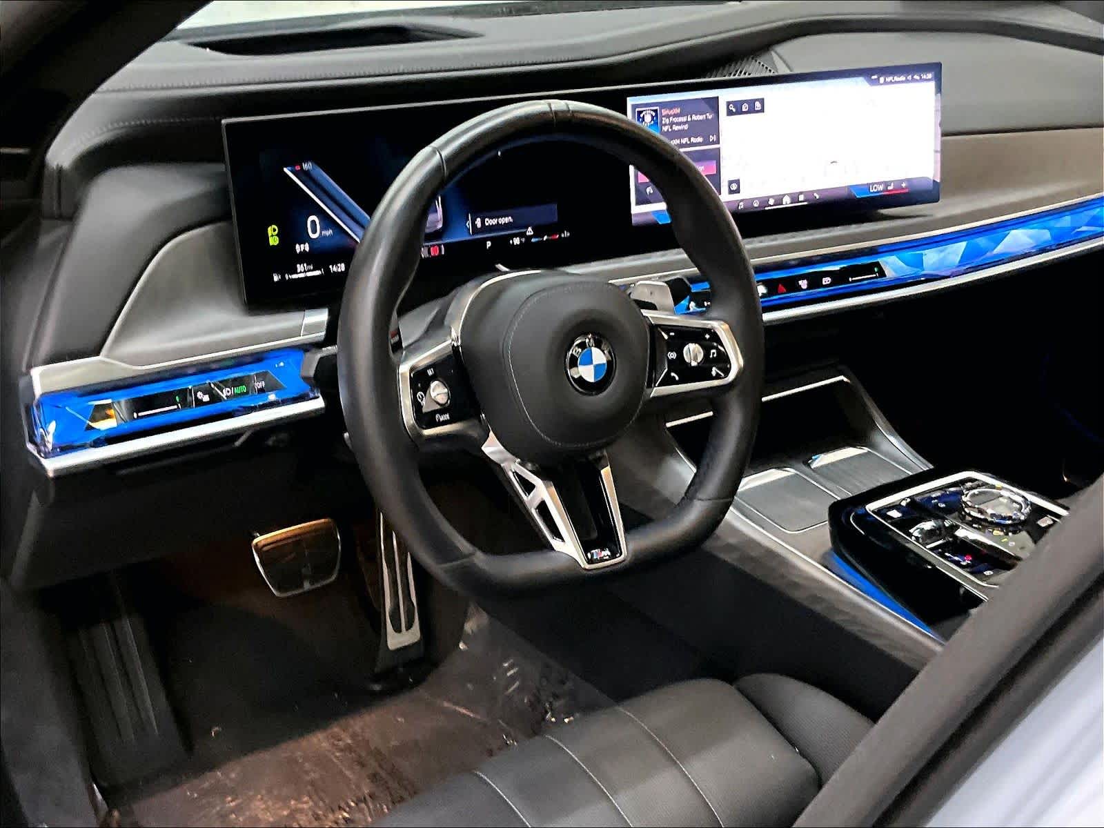 2025 BMW 7 Series 760i - Photo 14