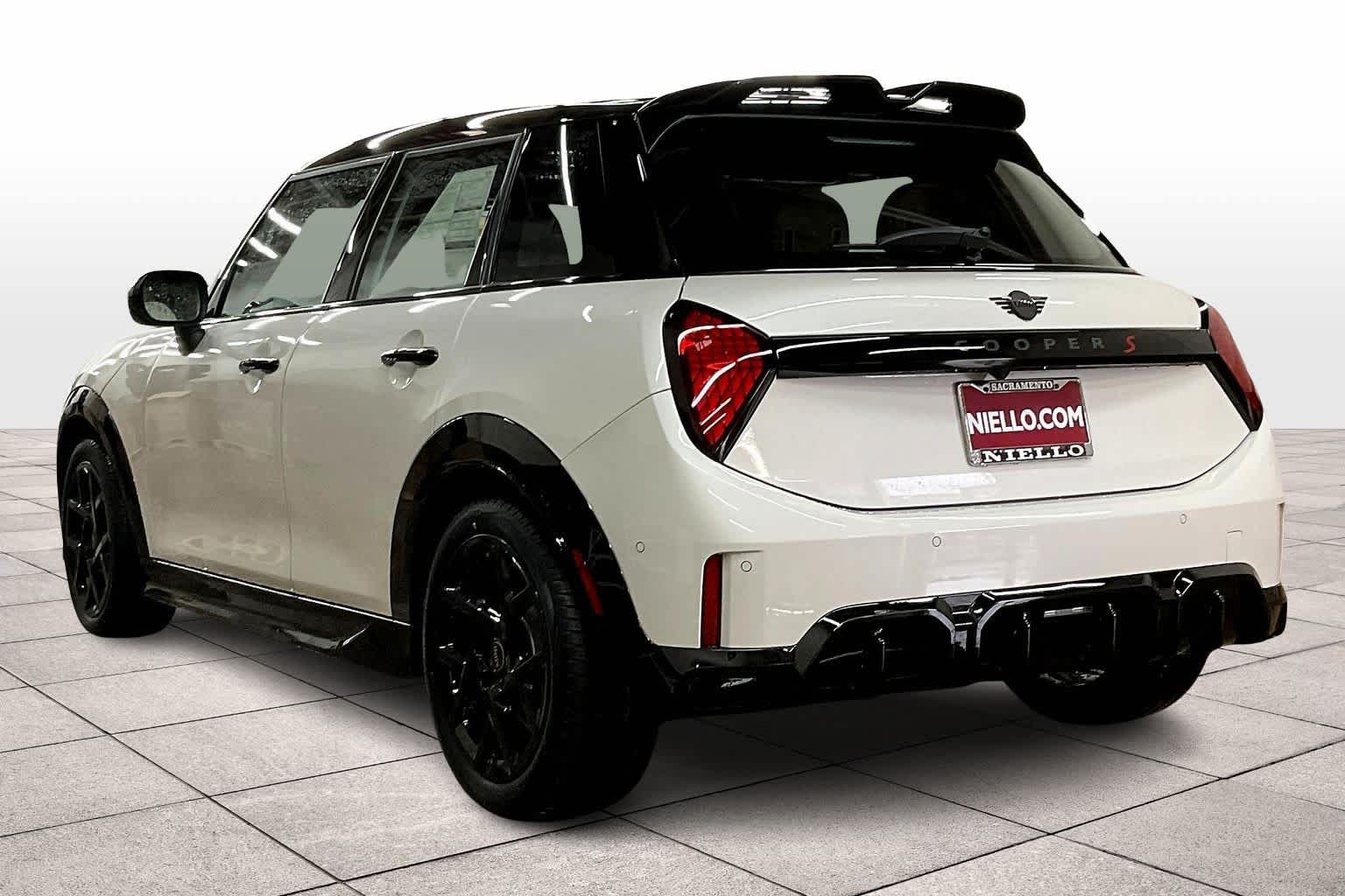 2026 Mini Cooper Hardtop S photo 2