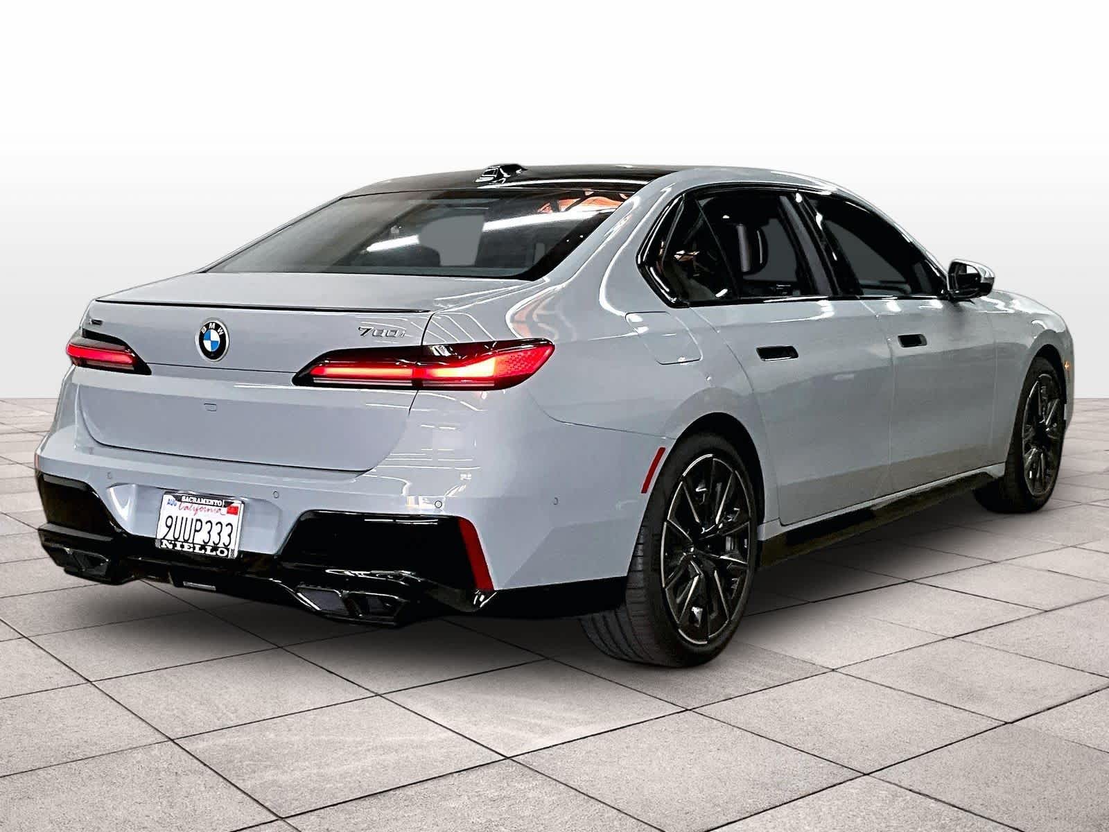 2025 BMW 7 Series 760i - Photo 13