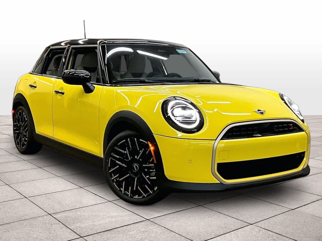 New 2026 MINI 4 Door Signature Plus FWD