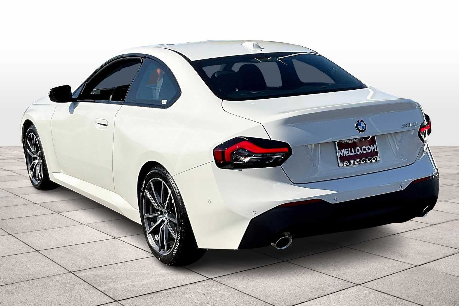 2025 Bmw 230i Coupe photo 3