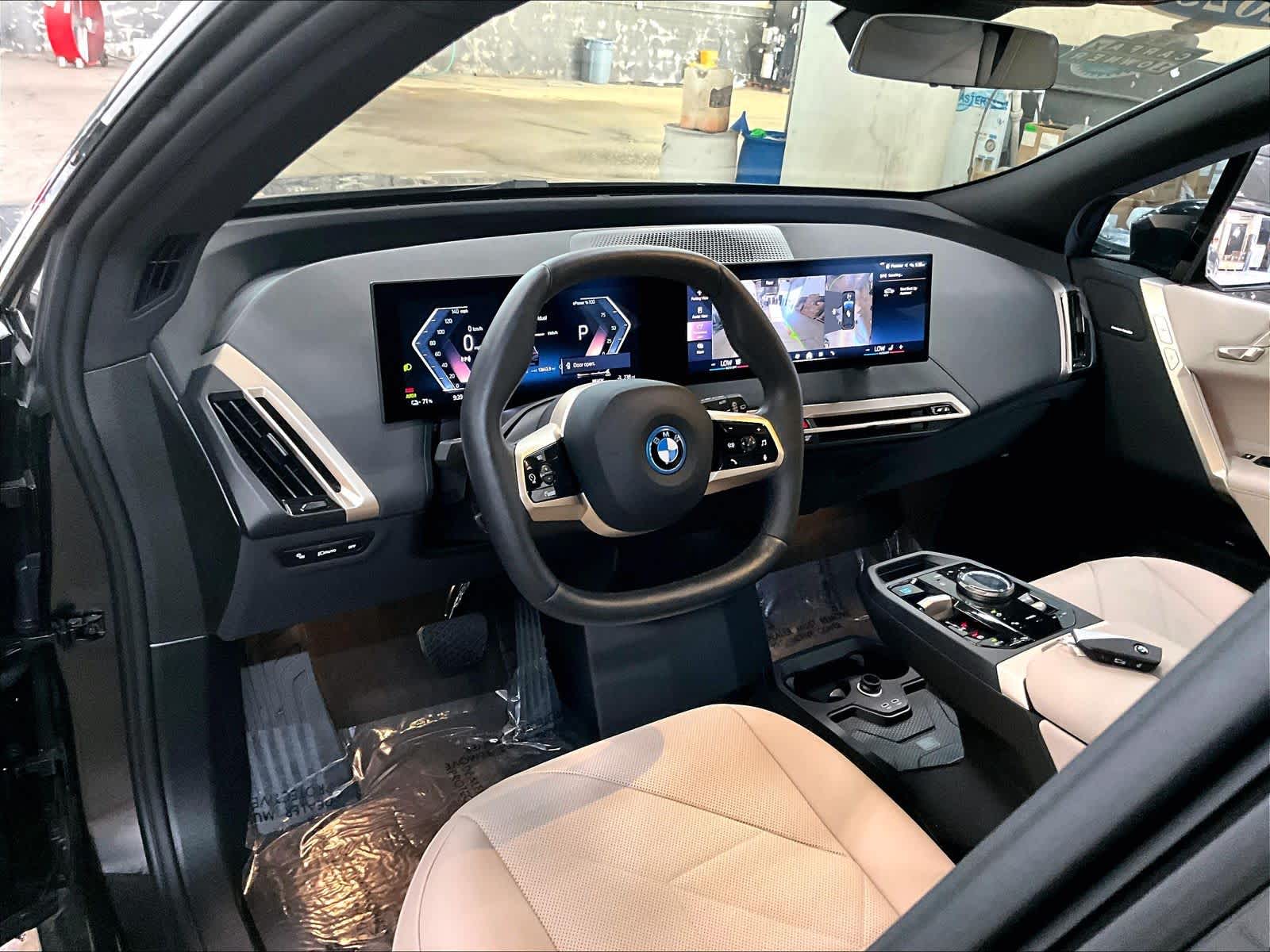 2025 BMW iX 50 - Photo 13