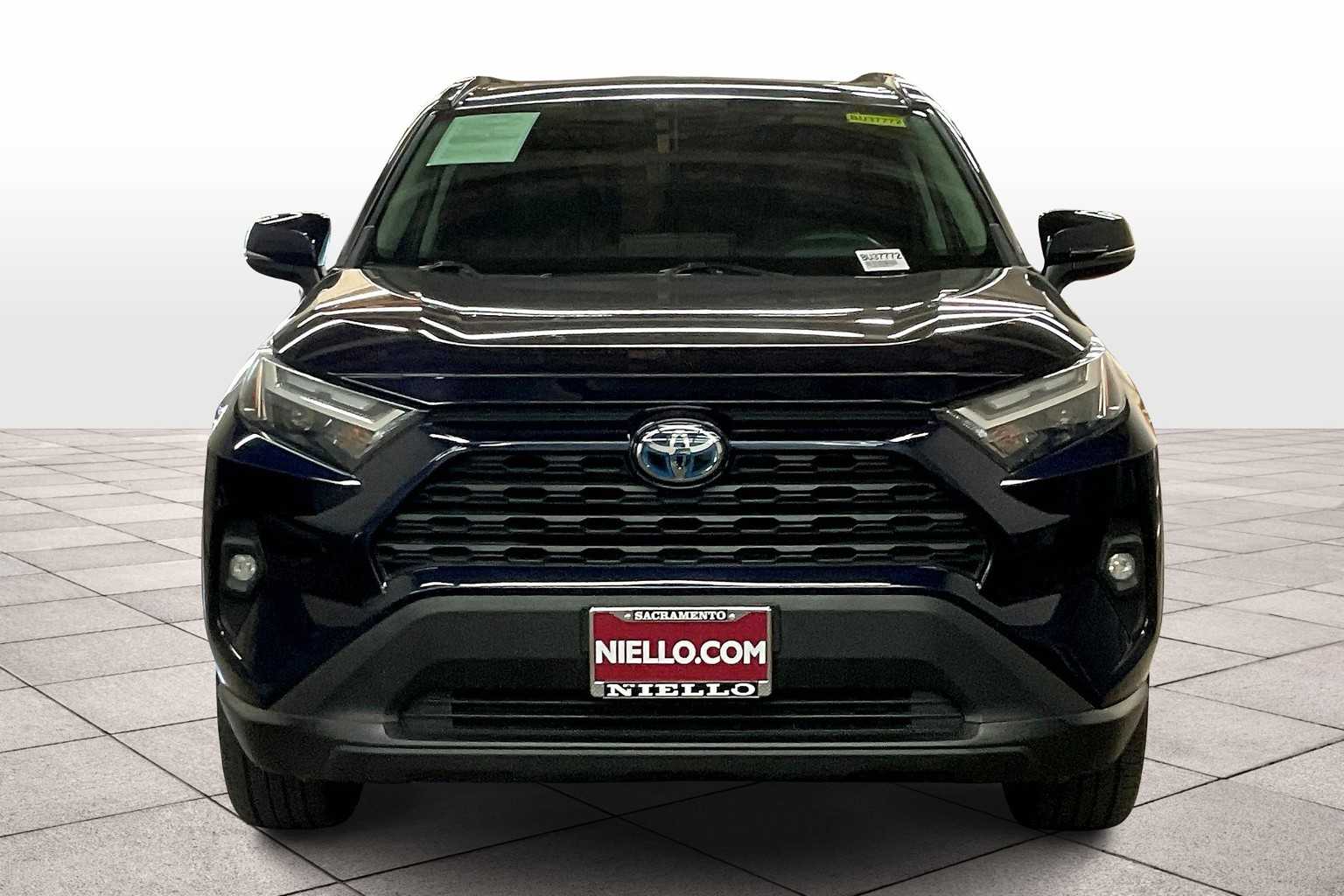 2022 Toyota RAV4 Hybrid XLE Premium photo 3