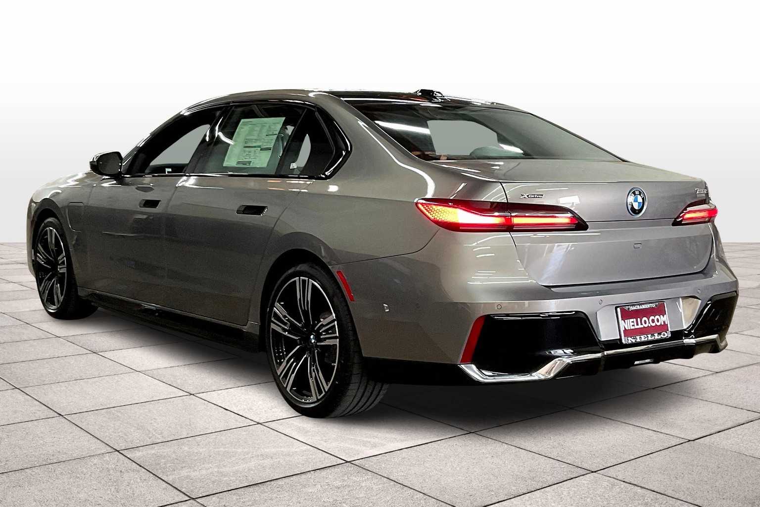 2026 Bmw 750e photo 3