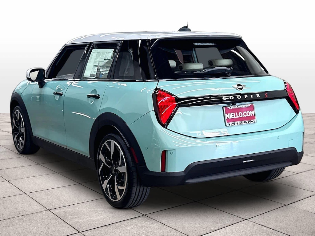 New 2026 MINI 4 Door Signature Plus FWD