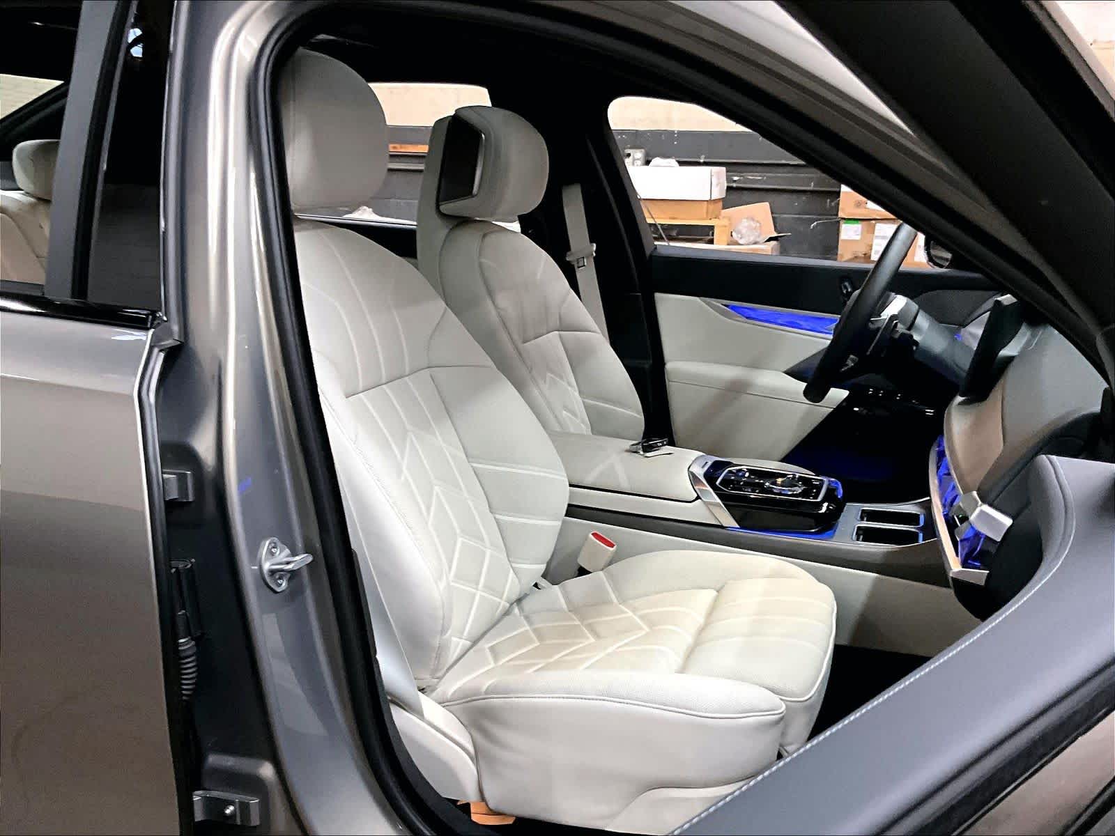 2025 BMW 760i xDrive 760i xDrive photo 6