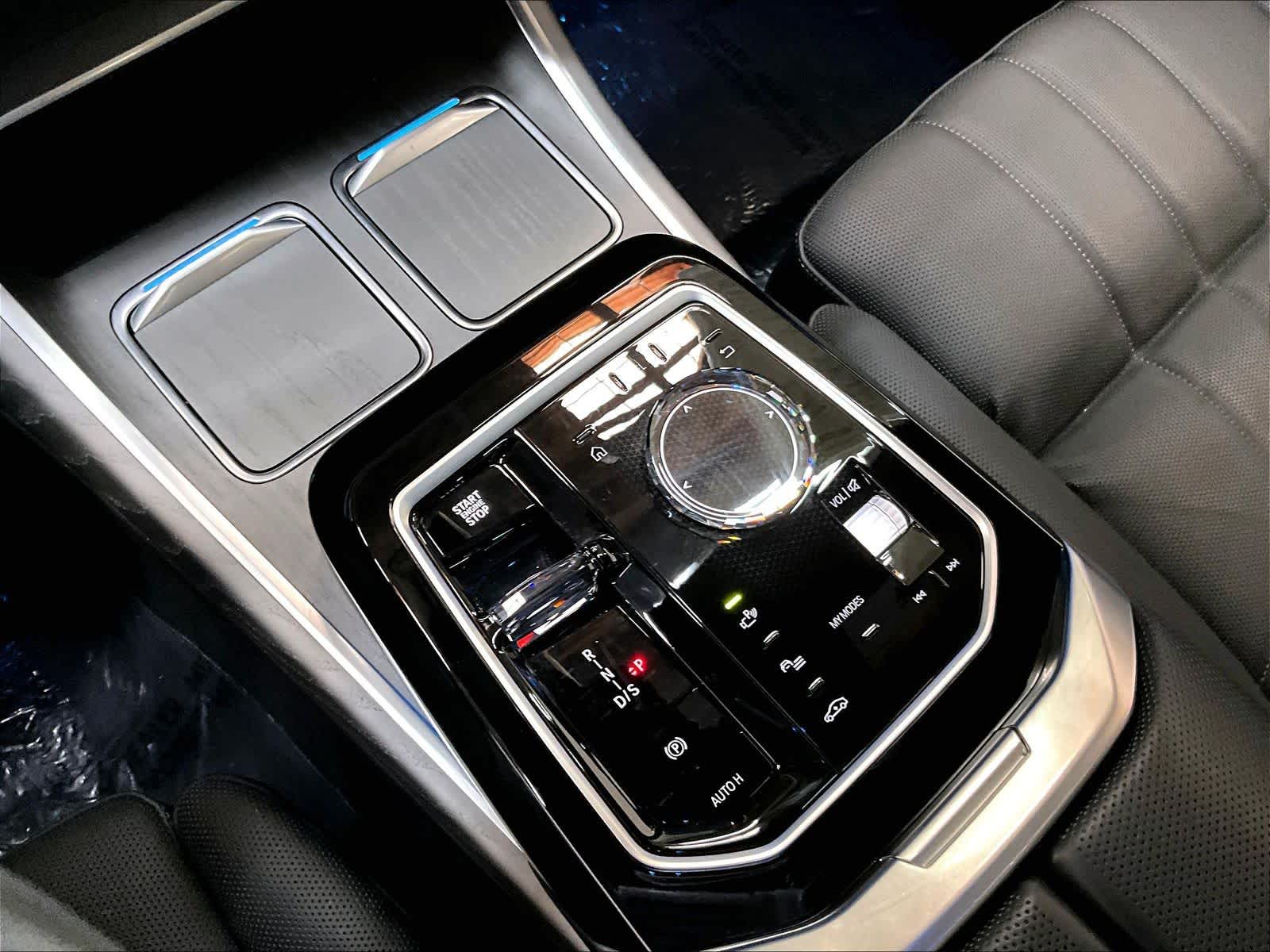2025 BMW 7 Series 760i - Photo 36