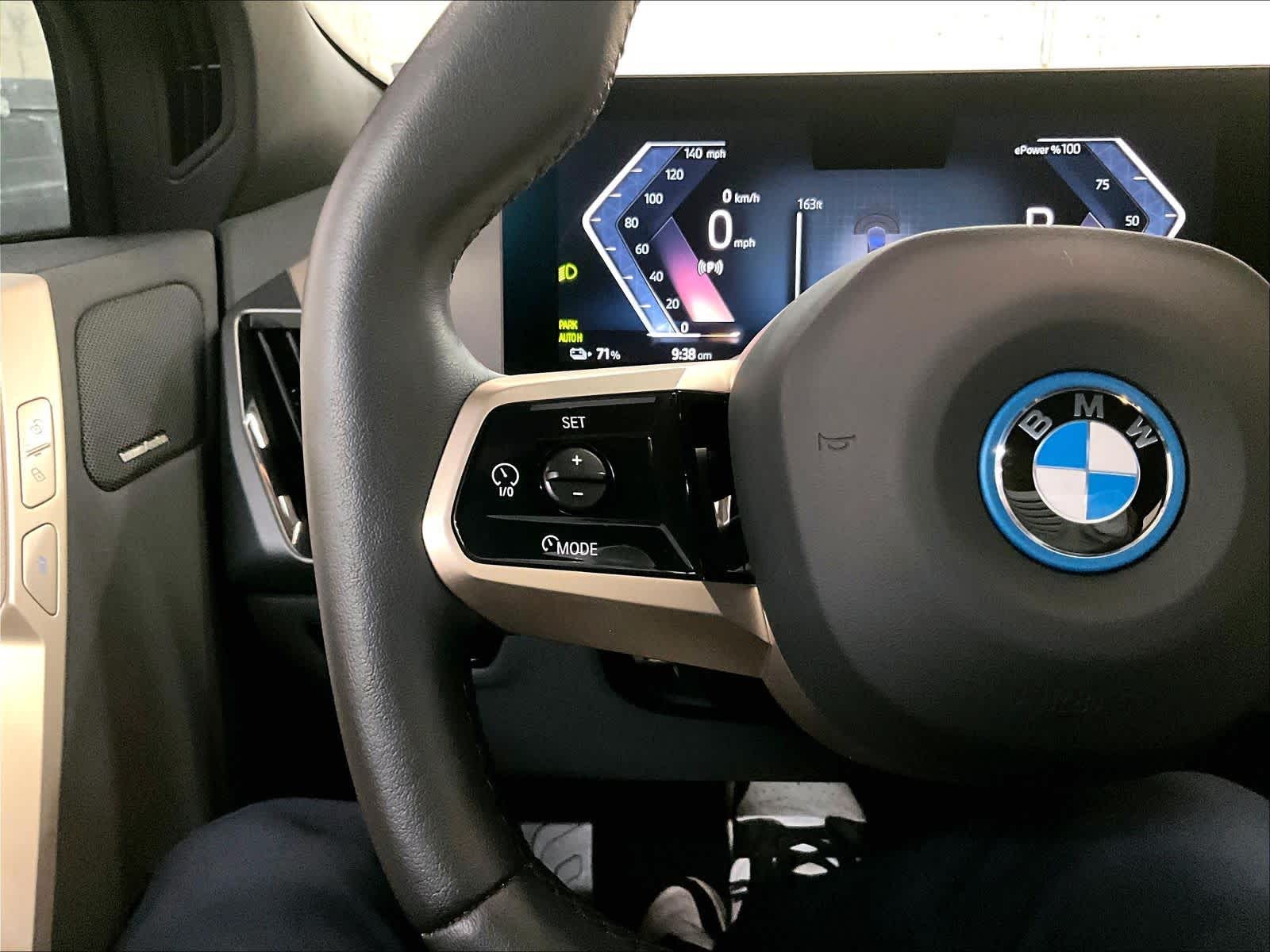 2025 BMW iX 50 - Photo 17