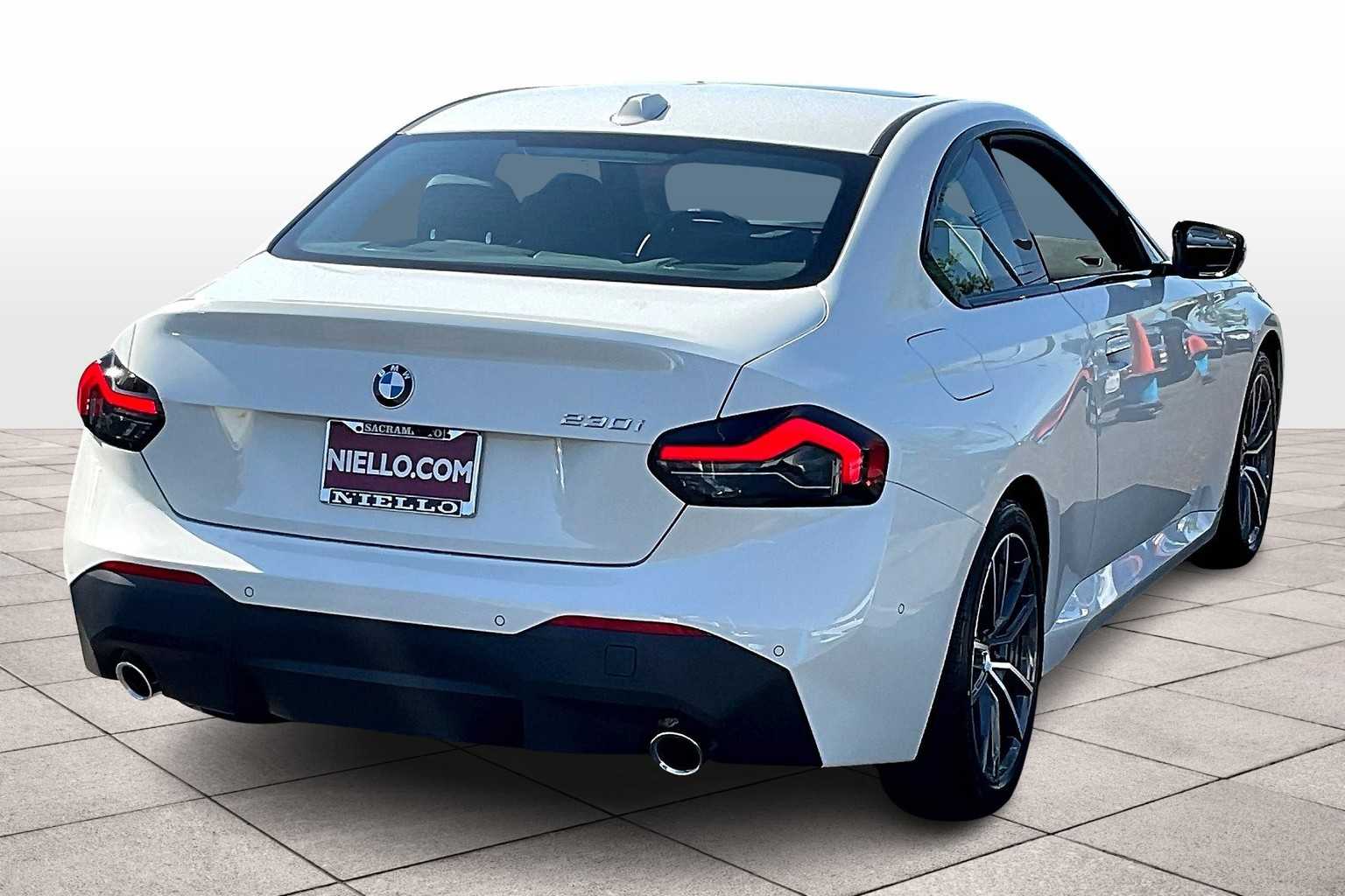 2025 Bmw 230i Coupe photo 4