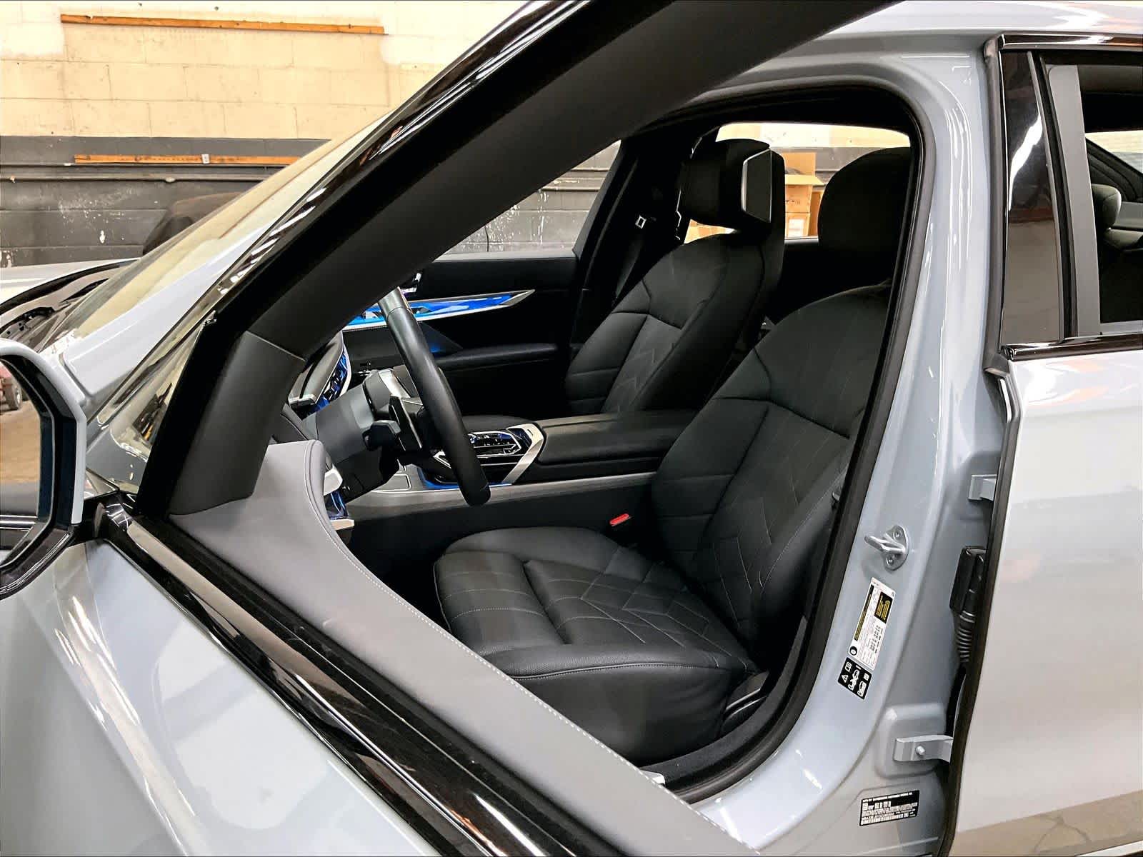2025 BMW 7 Series 760i - Photo 25