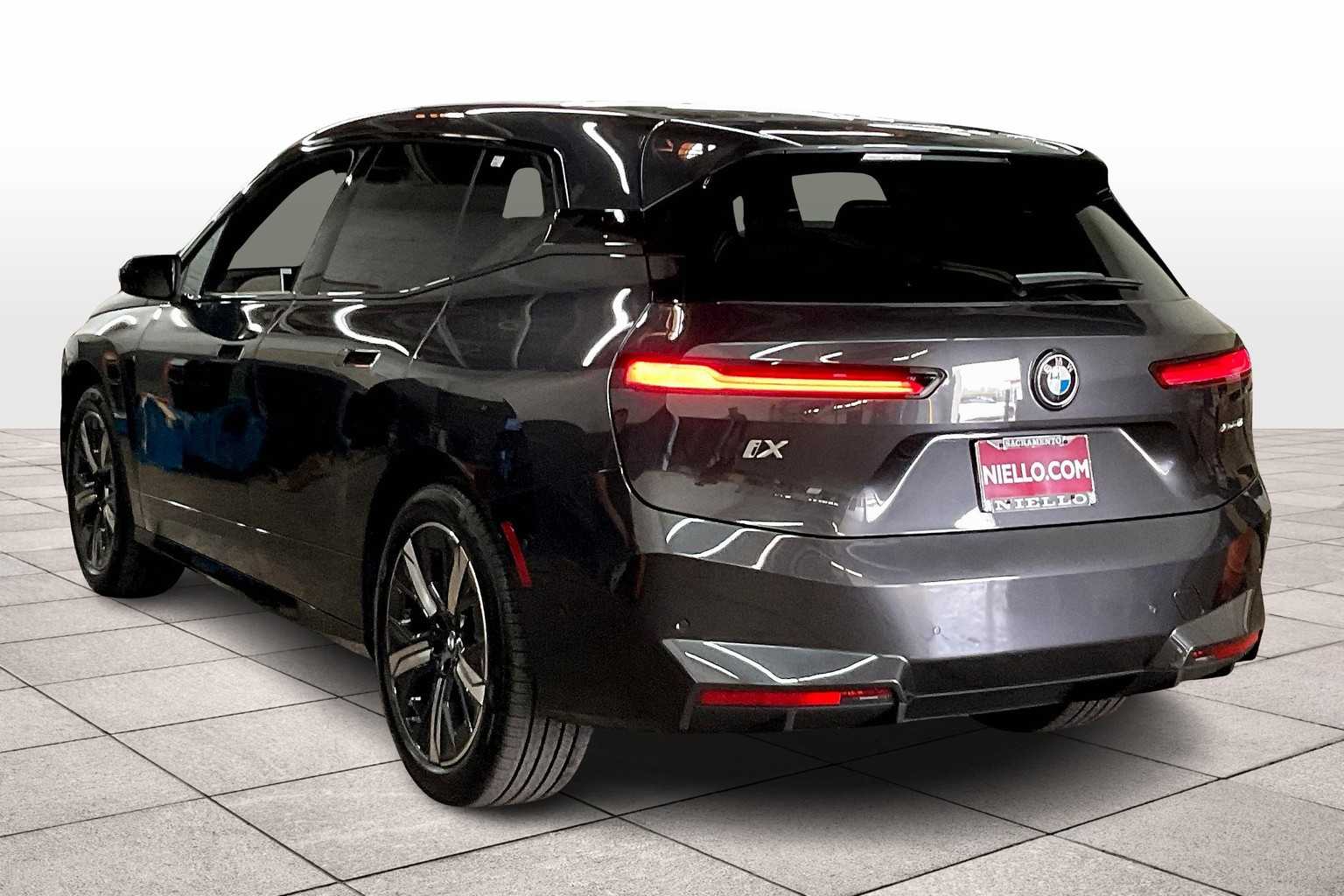 2026 Bmw iX photo 2