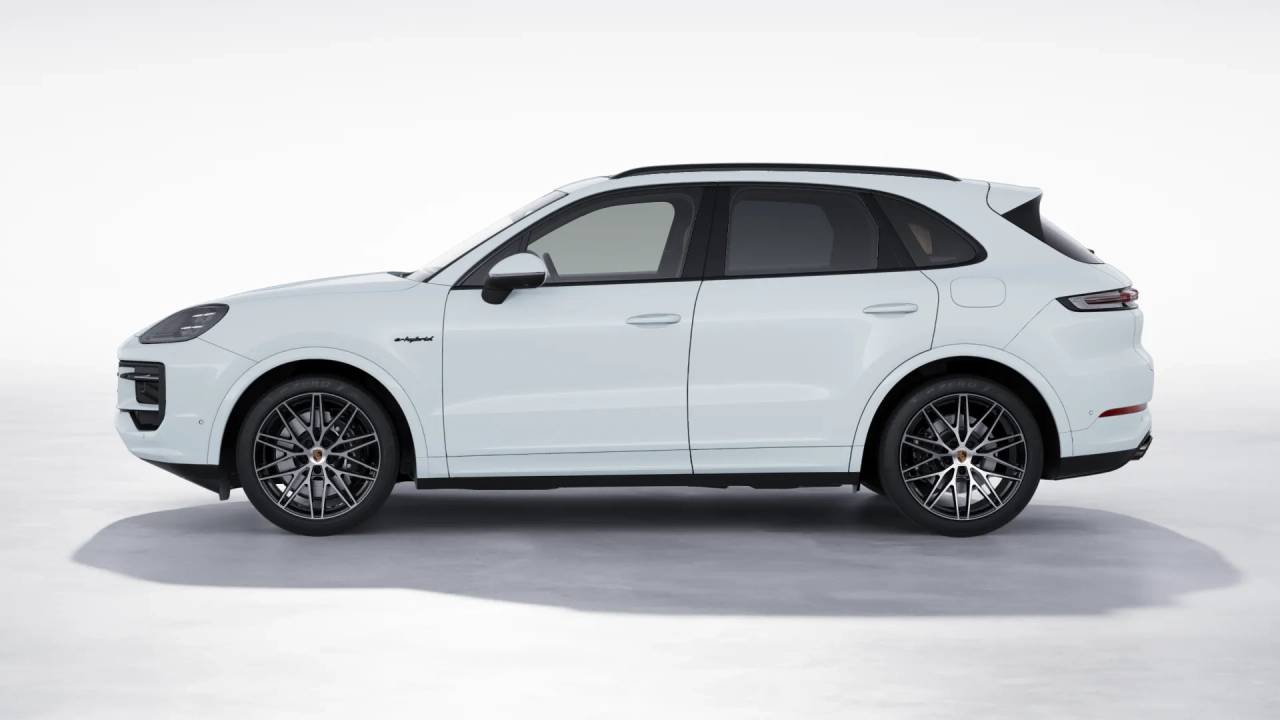 2026 Porsche Cayenne E-Hybrid photo 2