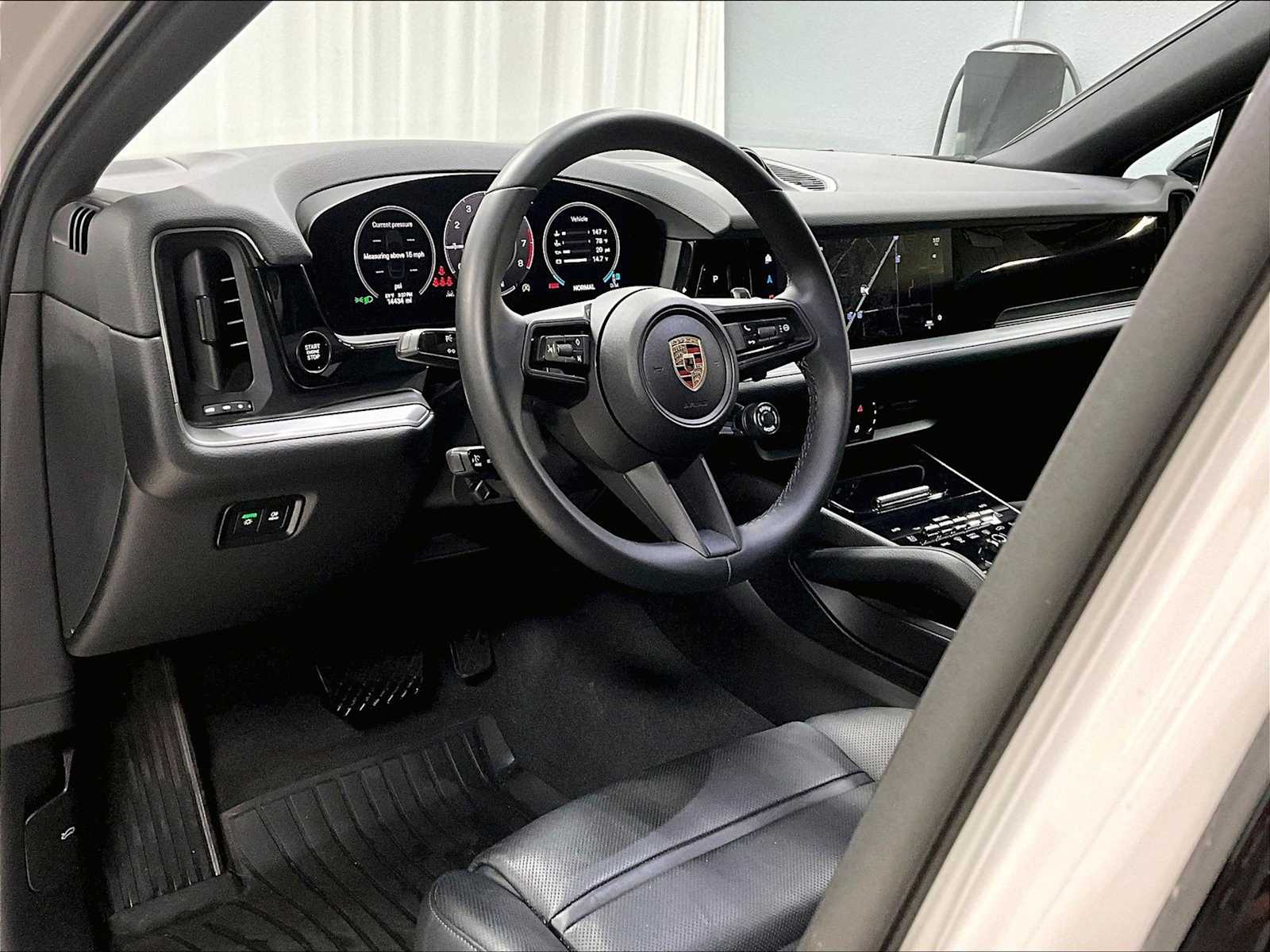 2024 Porsche Cayenne Coupe photo 4