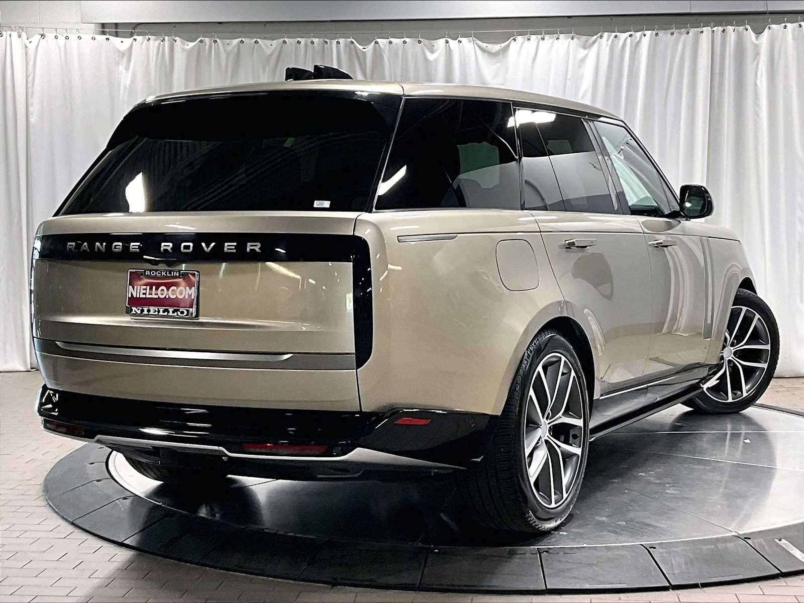 2025 Land Rover Range Rover SE P400 SWB photo 6