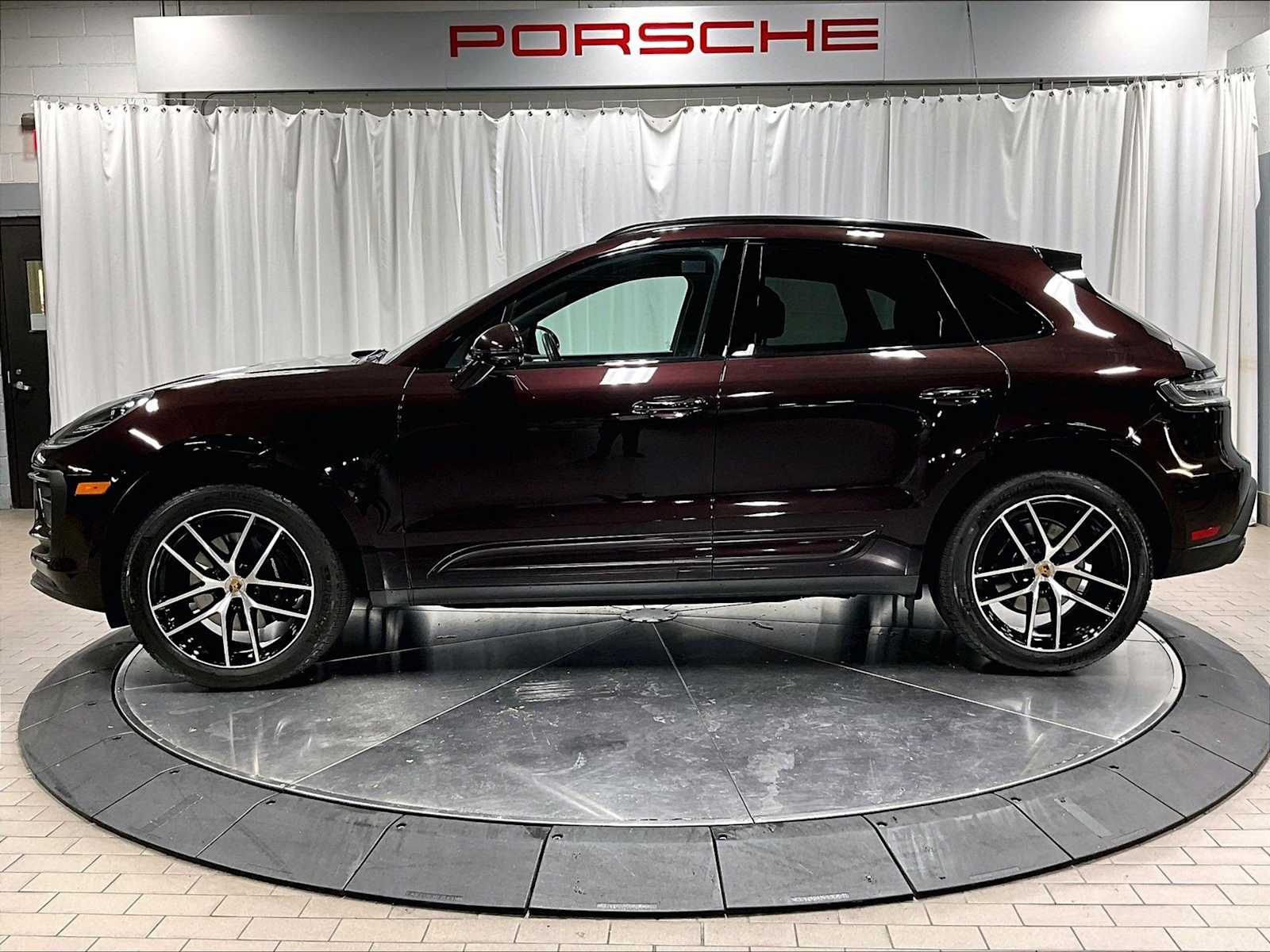 2025 Porsche Macan T photo 2