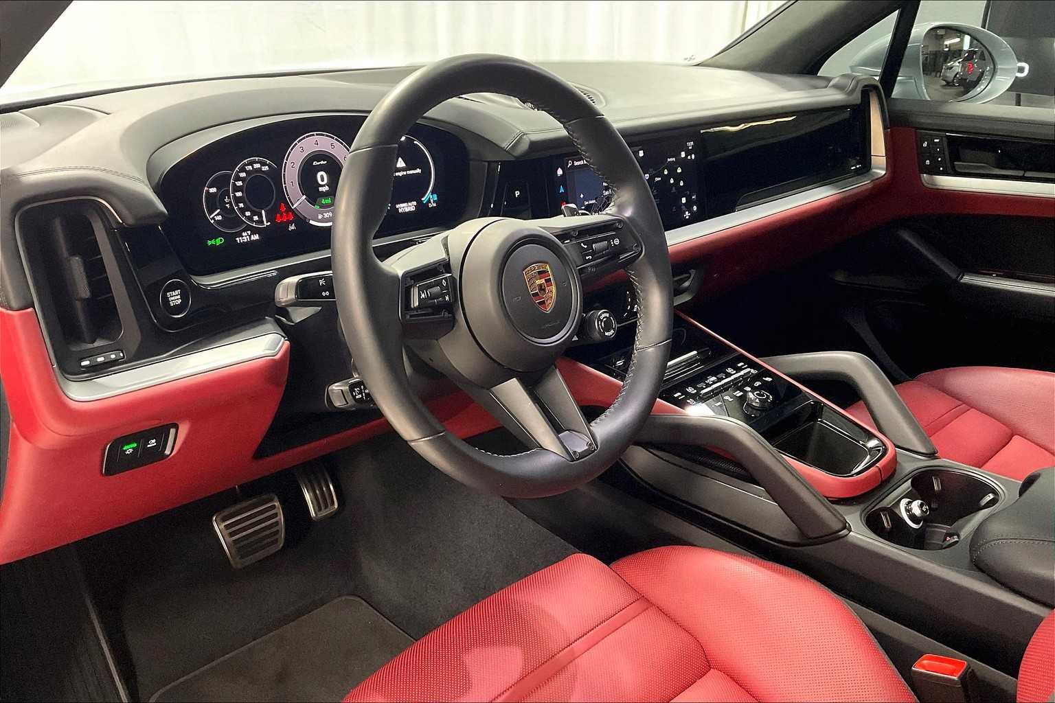 2024 Porsche Cayenne Turbo E-Hybrid photo 4