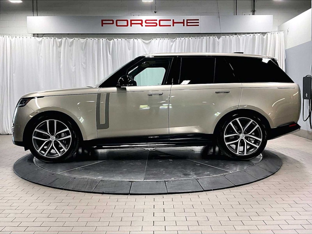 Used 2025 Land Rover Range Rover SE P400 SWB SUV