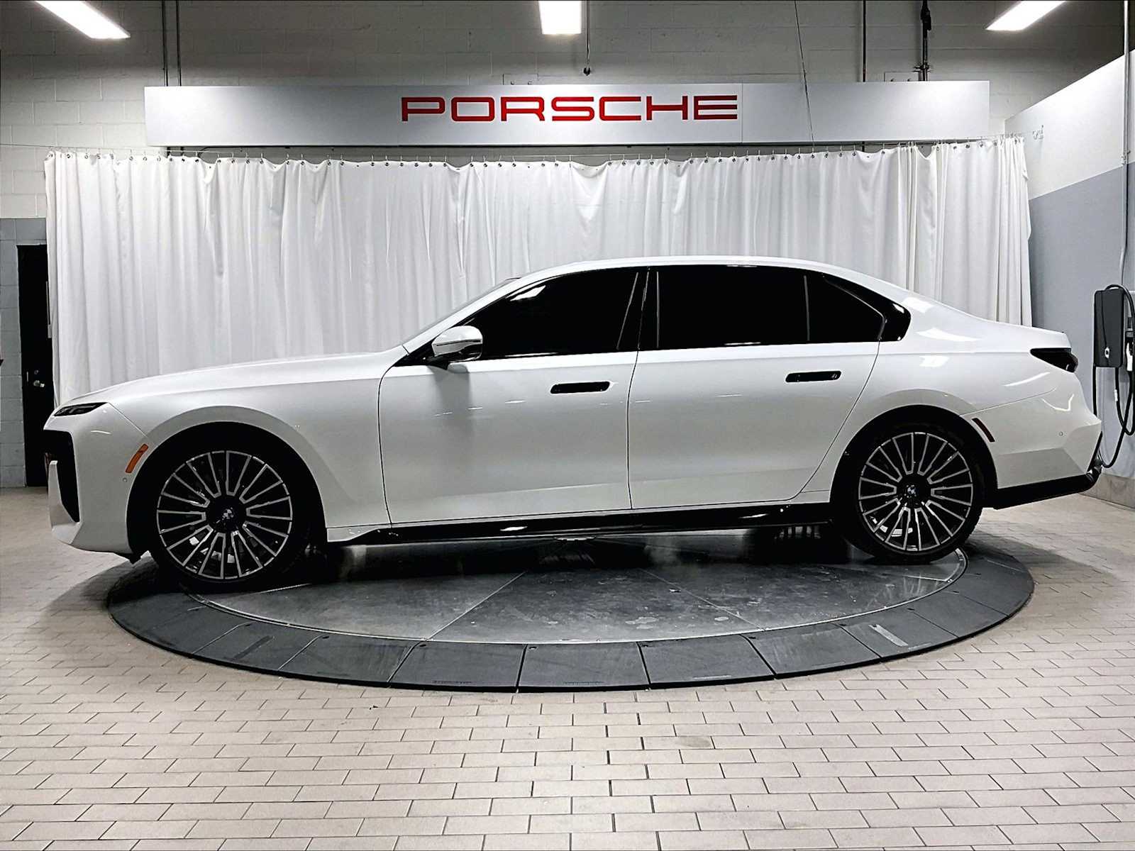 2025 Bmw 760i xDrive photo 2