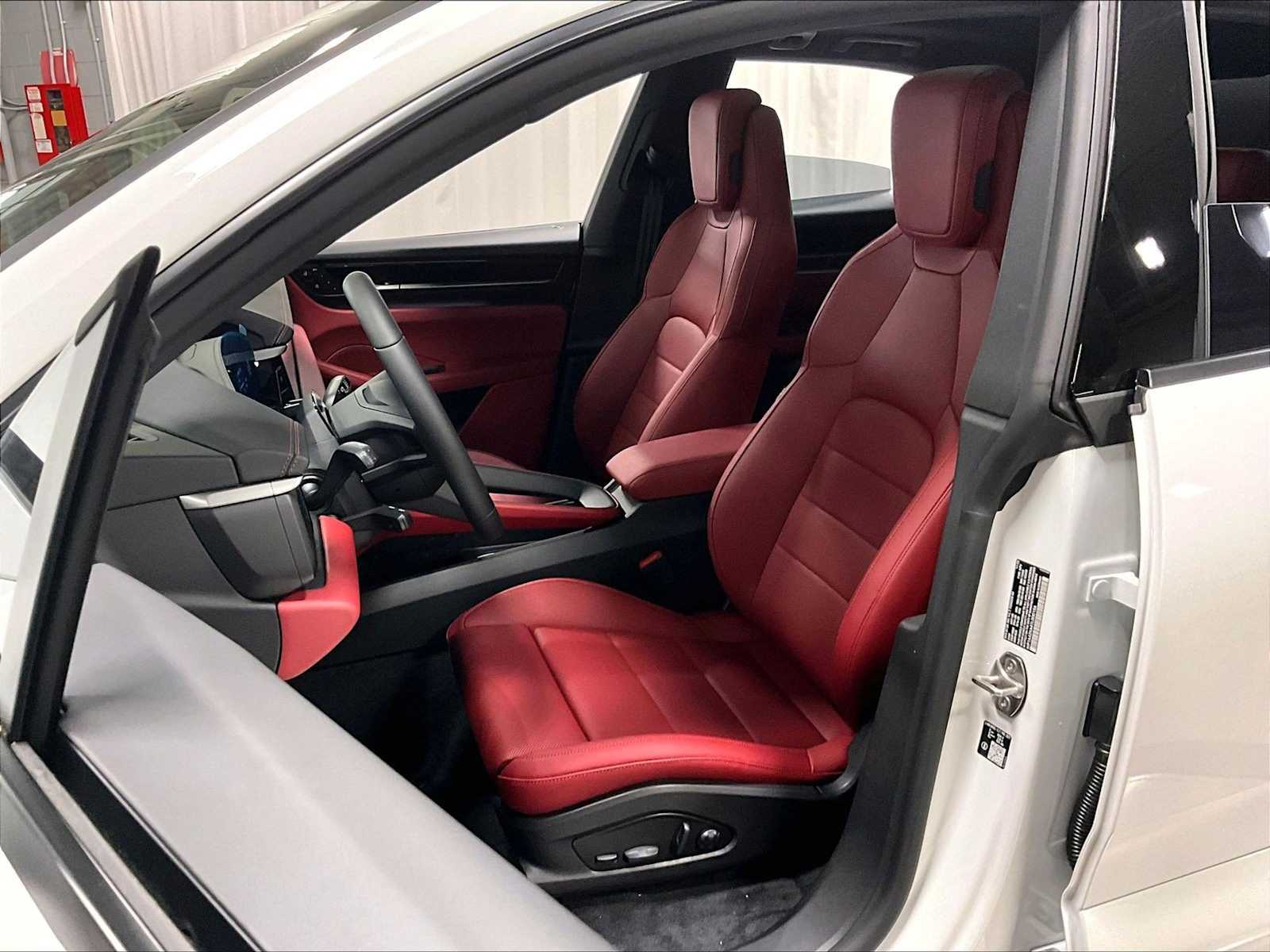 2026 Porsche Macan Electric 4 AWD photo 4