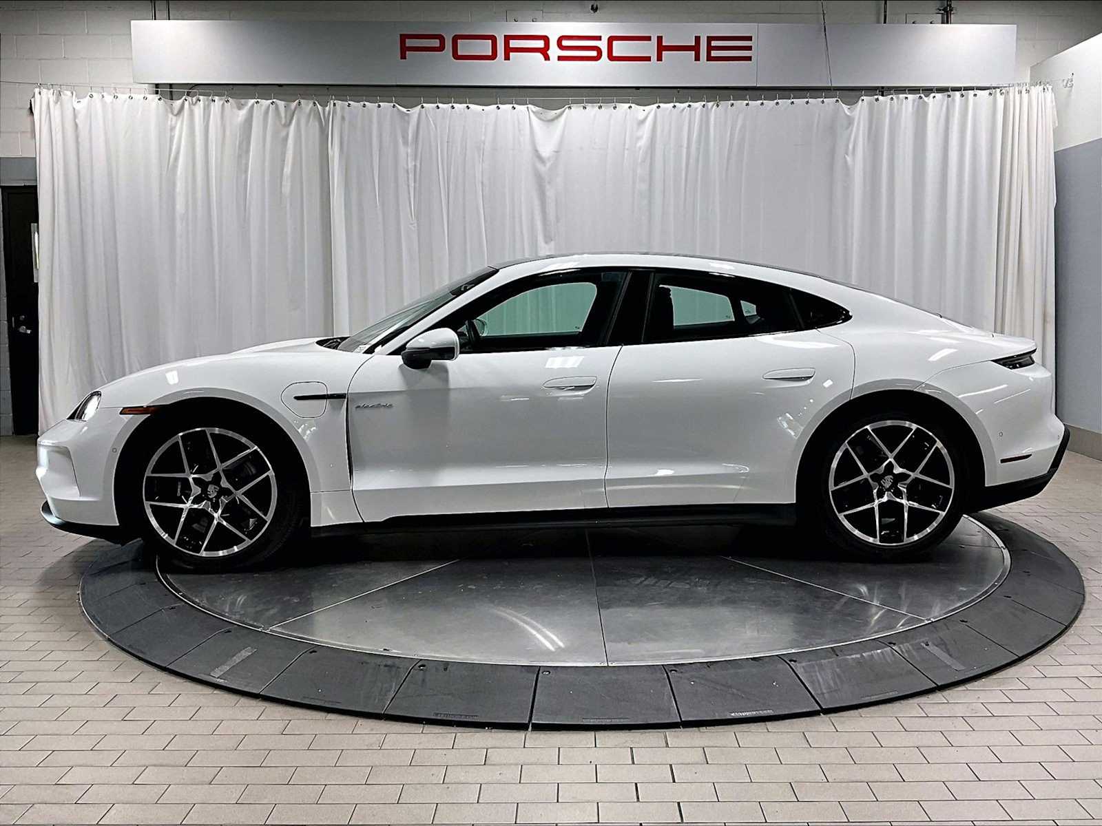 2025 Porsche Taycan photo 2