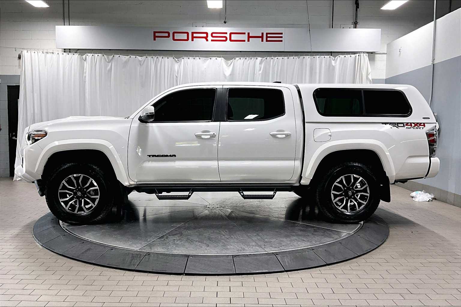 2020 Toyota Tacoma TRD Sport Double Cab V6 photo 2