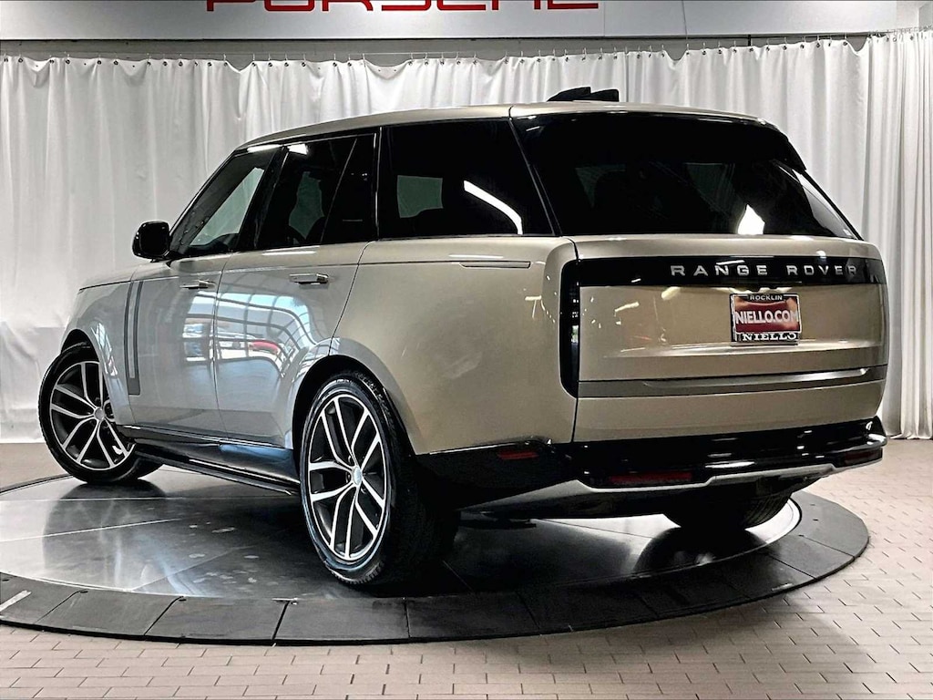 Used 2025 Land Rover Range Rover SE P400 SWB SUV