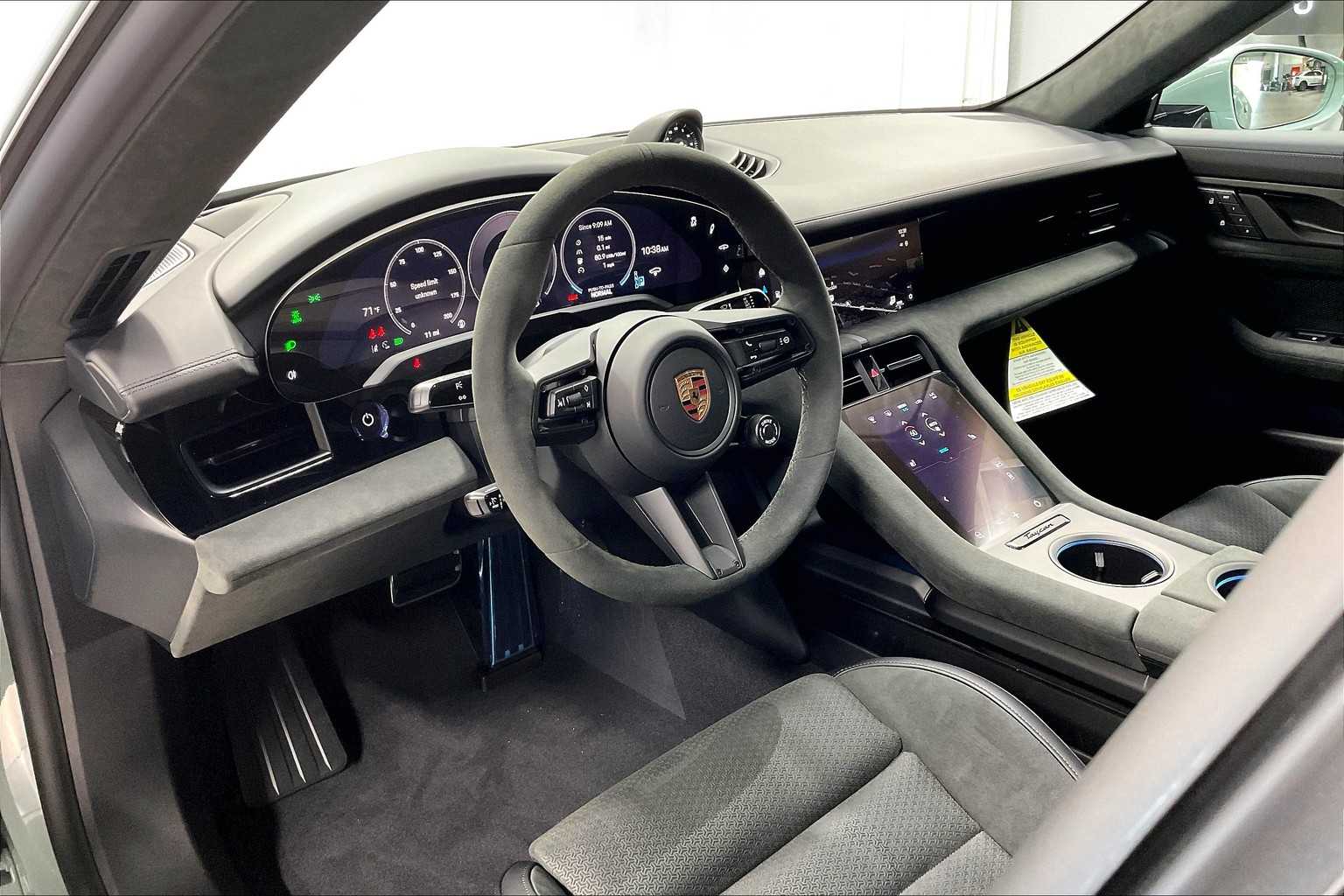 2025 Porsche Taycan GTS photo 4