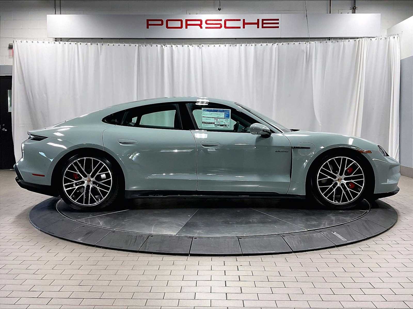 2025 Porsche Taycan GTS AWD photo 3