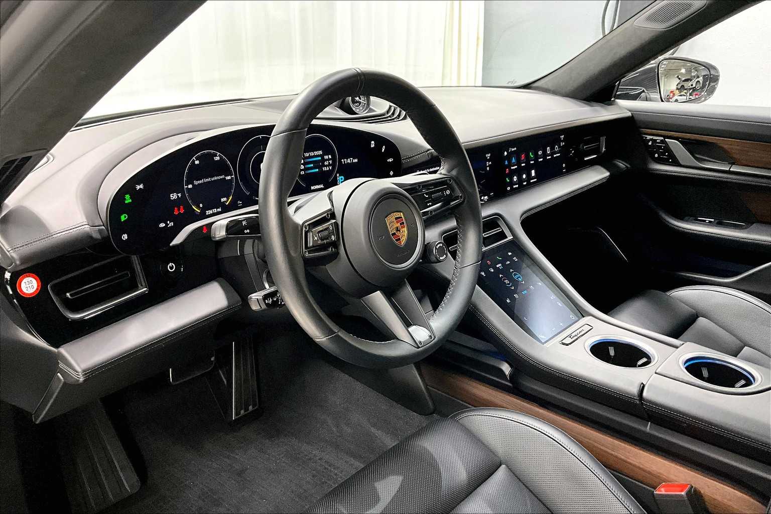 2020 Porsche Taycan Turbo photo 4
