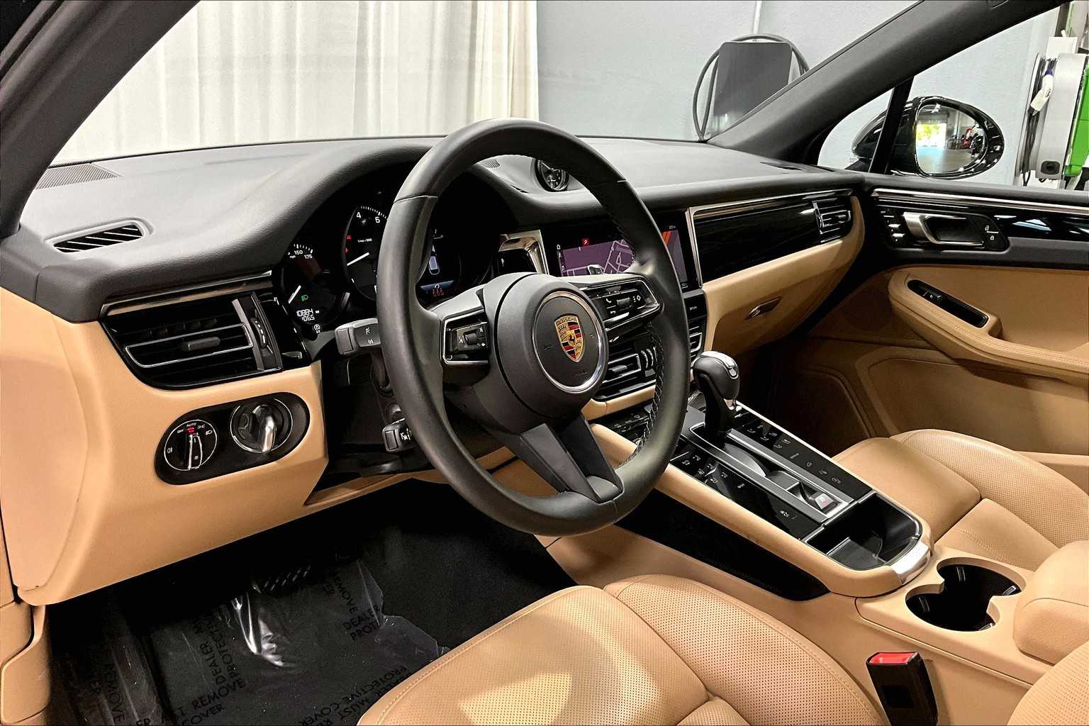 2024 Porsche Macan T photo 4