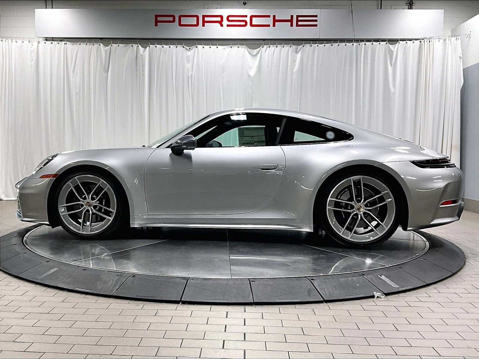 2026 Porsche 911 T photo 2